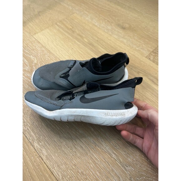 Nike Flex Runner shoes, boys size 1 youth black gray - Picture 3 of 5